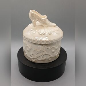 Elegant Cream Shoe-Themed Decorative Trinket Box